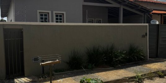 Casa estilo colonial, em excelente localização no bairro jd Arizona