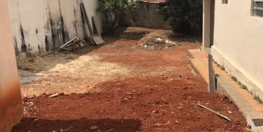 LOTE  COM CASA ANTIGA A VENDA